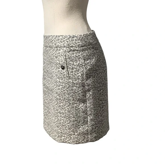 ANN TAYLOR LOFT Tapestry Short Skirt - Size 4P - Picture 3 of 12